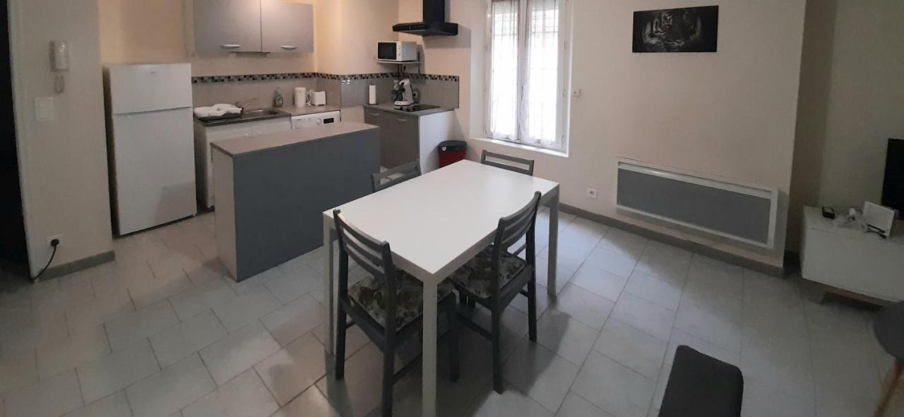Animalier Apartment Joigny Exterior photo